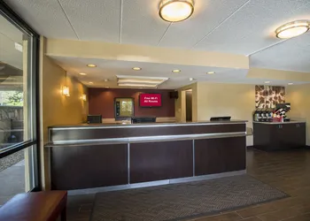 Red Roof Inn PLUS+ Chicago - Willowbrook hotel thumbnail 2