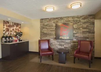 Red Roof Inn PLUS+ Chicago - Willowbrook hotel thumbnail 5