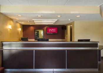 Red Roof Inn PLUS+ Chicago - Willowbrook hotel thumbnail 6