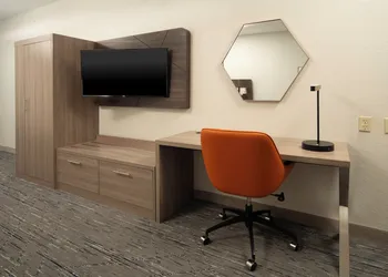 Holiday Inn Express & Suites Little Rock-West by IHG hotel thumbnail 6