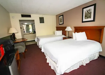 Newburgh Inn hotel thumbnail 3