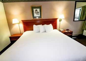 Newburgh Inn hotel thumbnail 5