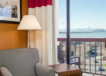 Four Points by Sheraton San Francisco Bay Bridge hotel thumbnail 8