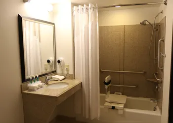 Holiday Inn Express Pittsburgh East - Mall Area by IHG hotel thumbnail 4