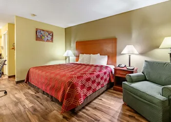 Econo Lodge Athens I-65 hotel thumbnail 8