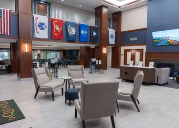 La Quinta Inn & Suites by Wyndham Bannockburn-Deerfield hotel thumbnail 6
