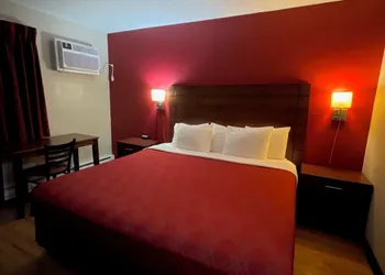 High Desert Inn hotel thumbnail 7
