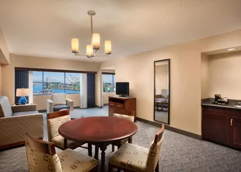 Crowne Plaza Los Angeles Harbor Hotel by IHG hotel thumbnail 7