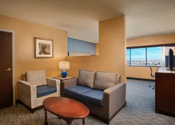 Crowne Plaza Los Angeles Harbor Hotel by IHG hotel thumbnail 8