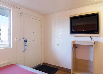 Motel 6 Denver, CO – Downtown hotel thumbnail 3