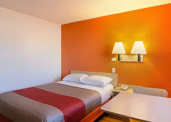 Motel 6 Denver, CO – Downtown hotel thumbnail 4