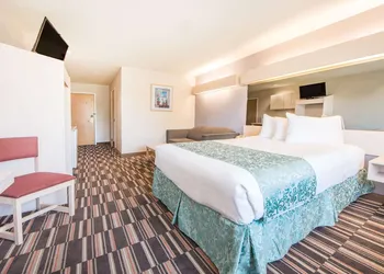 Microtel Inn & Suites by Wyndham Claremore hotel thumbnail 3