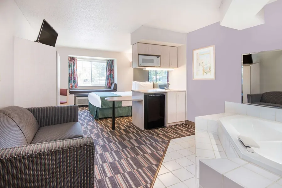 Microtel Inn & Suites by Wyndham Claremore hotel detail image 6