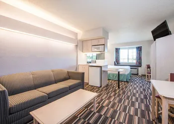 Microtel Inn & Suites by Wyndham Claremore hotel thumbnail 7