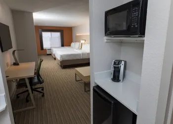 Holiday Inn Express Hotel & Suites Athens by IHG hotel thumbnail 6