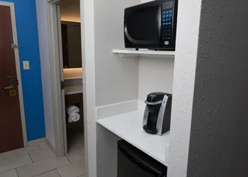 Holiday Inn Express Hotel & Suites Athens by IHG hotel thumbnail 8