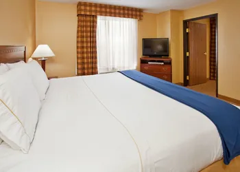 Holiday Inn Express & Suites St. Louis West - Fenton by IHG hotel thumbnail 3