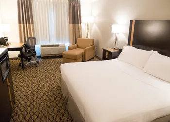 Holiday Inn Express Hotel & Suites Chanhassen by IHG hotel thumbnail 3