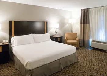 Holiday Inn Express Hotel & Suites Chanhassen by IHG hotel thumbnail 4