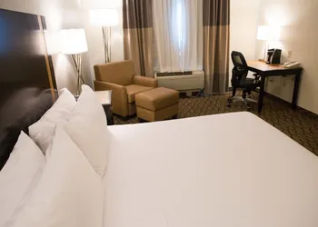 Holiday Inn Express Hotel & Suites Chanhassen by IHG hotel thumbnail 7