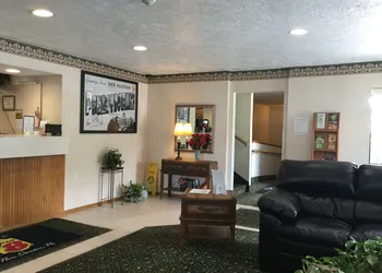 Super 8 by Wyndham New Stanton hotel thumbnail 2