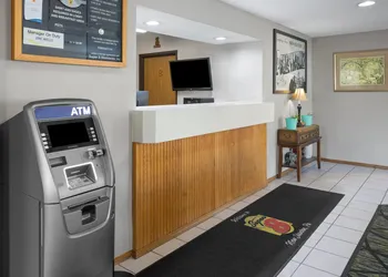 Super 8 by Wyndham New Stanton hotel thumbnail 3