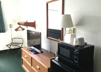 Super 8 by Wyndham New Stanton hotel thumbnail 6