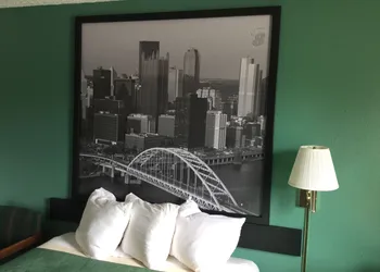Super 8 by Wyndham New Stanton hotel thumbnail 8