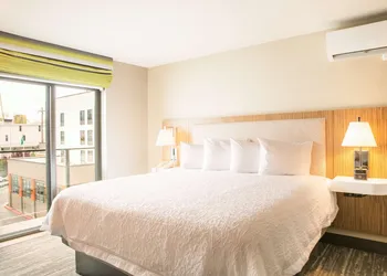 Hampton Inn & Suites Seattle-Downtown hotel thumbnail 7