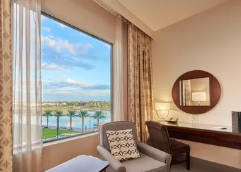 Sheraton Mesa Hotel at Wrigleyville West hotel thumbnail 6