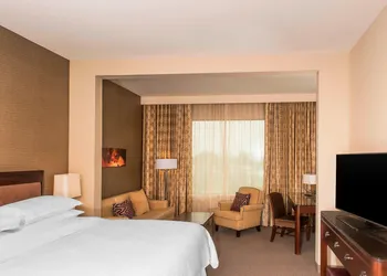 Sheraton Mesa Hotel at Wrigleyville West hotel thumbnail 7