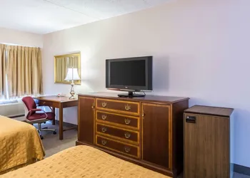 The Plaza Inn & Suites hotel thumbnail 6