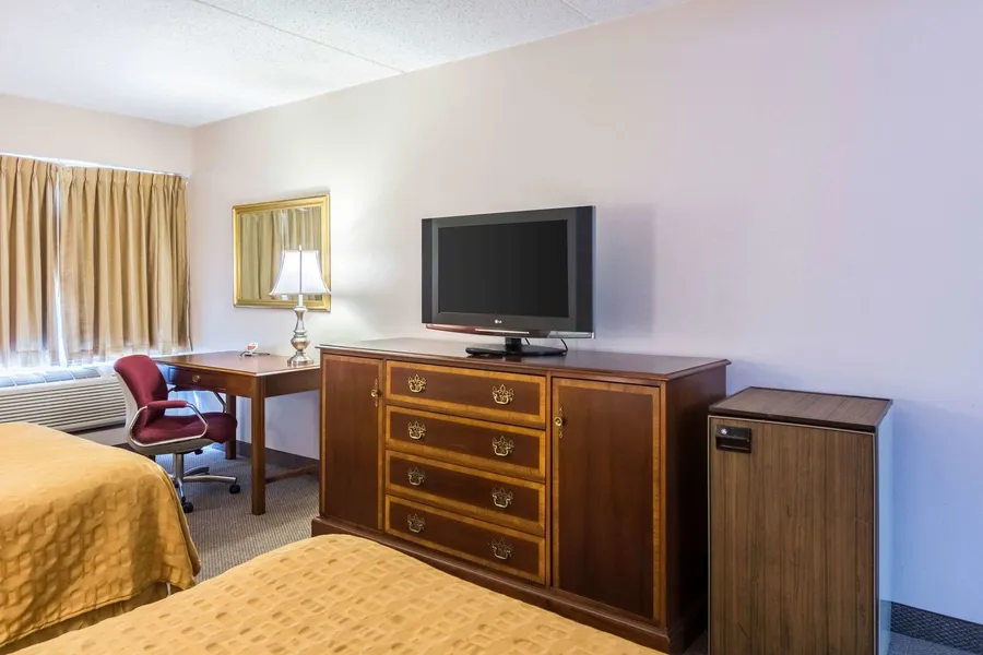 The Plaza Inn & Suites hotel detail image 6