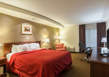 The Plaza Inn & Suites hotel thumbnail 8