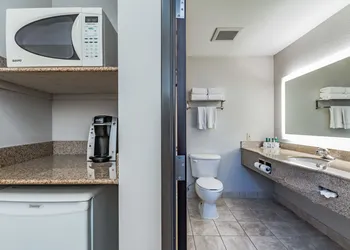Holiday Inn Express Hotel & Suites South Bend by IHG hotel thumbnail 5
