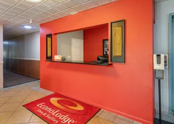 Econo Lodge Inn & Suites Granite City - St. Louis hotel thumbnail 3