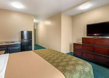 Econo Lodge Inn & Suites Granite City - St. Louis hotel thumbnail 5