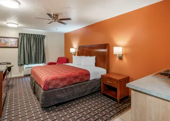 Econo Lodge Inn & Suites Granite City - St. Louis hotel thumbnail 7