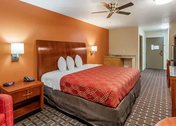 Econo Lodge Inn & Suites Granite City - St. Louis hotel thumbnail 8