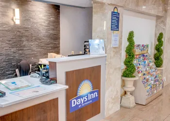 Days Inn by Wyndham St. Petersburg / Tampa Bay Area hotel thumbnail 2