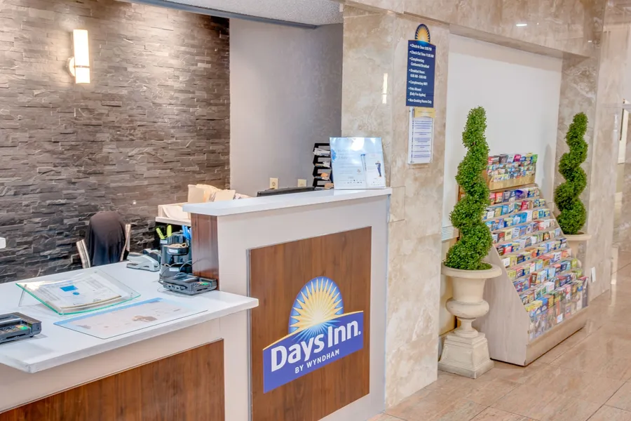 Days Inn by Wyndham St. Petersburg / Tampa Bay Area hotel detail image 2
