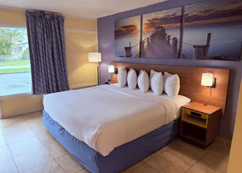 Days Inn by Wyndham St. Petersburg / Tampa Bay Area hotel thumbnail 8