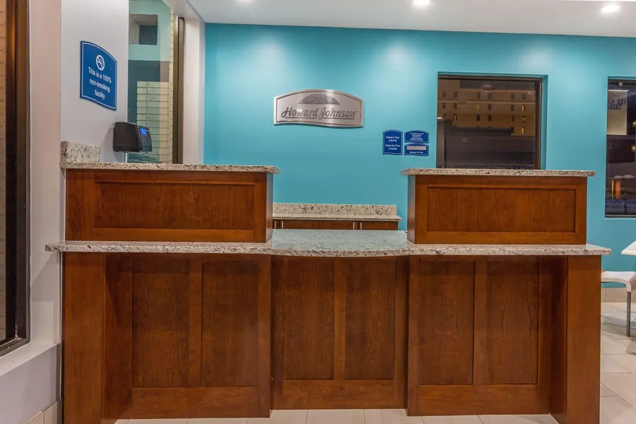 Howard Johnson by Wyndham Virginia Beach At The Beach hotel detail image 2