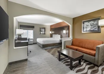 Best Western Plus Lee's Summit Hotel & Suites hotel thumbnail 5