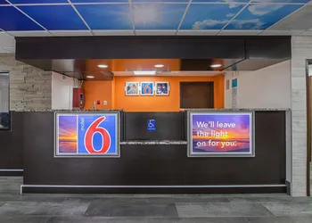 Motel 6 Savannah, GA - Midtown hotel thumbnail 2