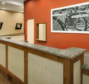 Hampton Inn & Suites Clayton/St. Louis-Galleria Area hotel detail image 3