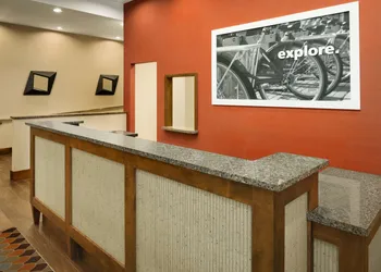 Hampton Inn & Suites Clayton/St. Louis-Galleria Area hotel thumbnail 3