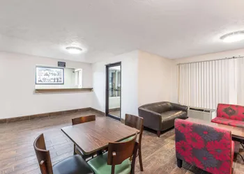 Super 8 by Wyndham North Sioux City hotel thumbnail 2