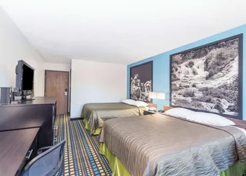 Super 8 by Wyndham North Sioux City hotel thumbnail 7
