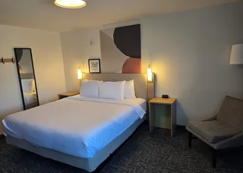 Spark by Hilton Grapevine DFW North hotel thumbnail 4